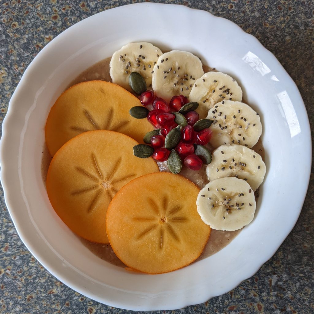 cinnamon-cooked-oats-with-persimmon-banana-pomegranate-pumpkin-seeds-chia-seeds-quick-breakfast-recipes-vegan-oatmeal-vegetarian-breakfast-recipes
