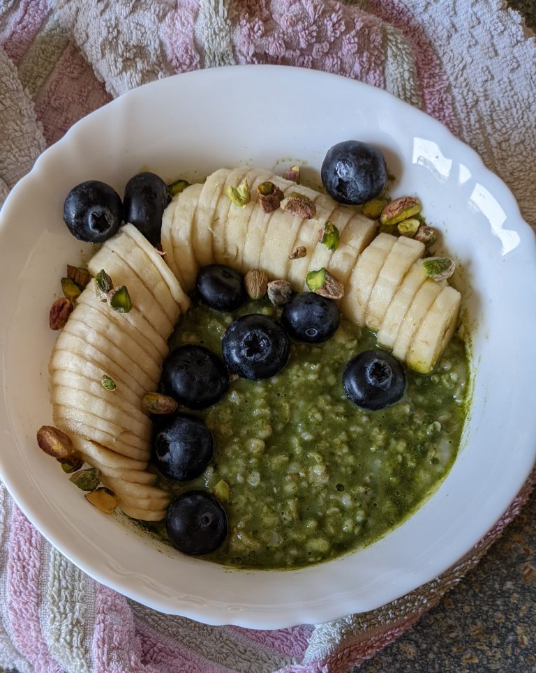 Moringa Banana Blueberry Breakfast Oats – Easy Oatmeal Recipes – Vegan & Vegetarian