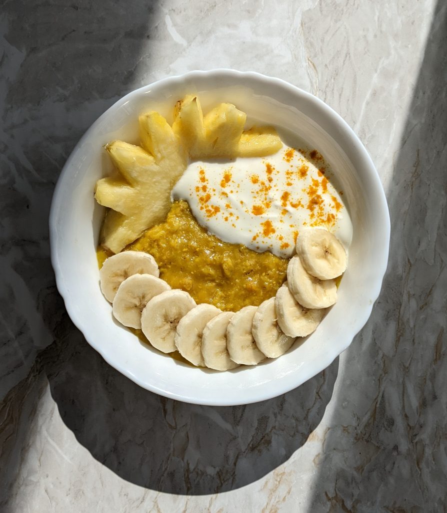 warm-turmeric-oats-with-yoghurt-banana-and-pineapple-breakfast-recipes-breakfast-bowls-yoghurt-bowls-oatmeal-banana-recipes-vegan-recipes-vegetarian-recipes