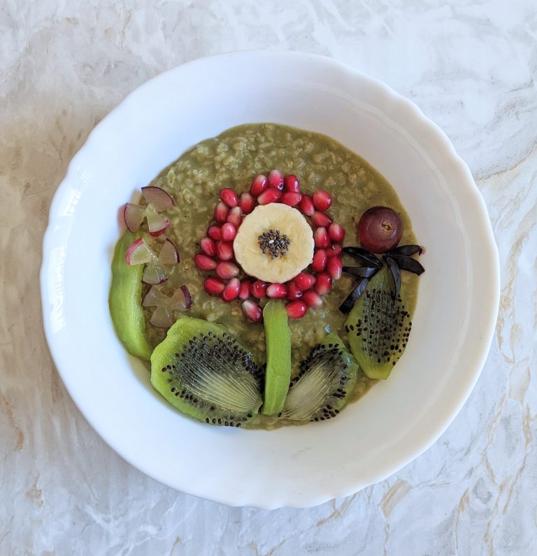 Moringa Vanilla Breakfast Oats with Banana, Kiwi Fruit, Chia seeds, Pomegranate Arils and Grapes – Breakfast Ideas – Breakfast Bowls