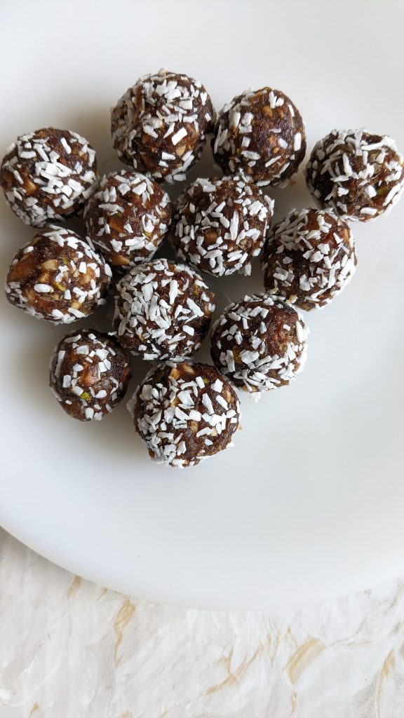vegan-ashwagandha-raw-cacao-chia-seed-date-snack-balls-with-brazil-nuts-almonds-cashew-nuts-pistachios-vegan-healthy-snack-recipes-ashwagandha-powder-recipes-buy-ashwagandha-powder-online-uk