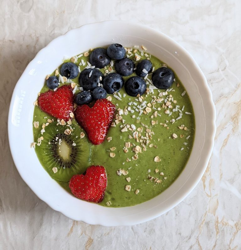 Spinach Smoothie with Banana, Pineapple, Moringa powder, Kiwi Fruit, Chia Seeds and Oats – Summer Heatwave Oats Breakfast – Breakfast Ideas – Green Smoothies